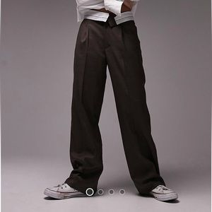 Topshop Tailored low rise mensy
pants with turned down waist in
brown